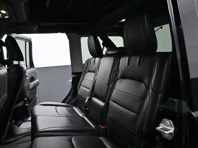 Used 2023 Jeep Wrangler Unlimited Sahara w/ Cold Weather Group AWD/4WD image 15