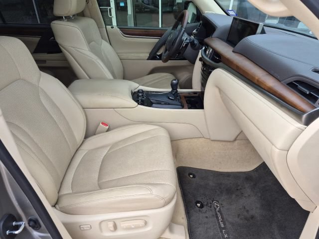 Used 2020 Lexus LX 570 4WD w/ Luxury Package image 15