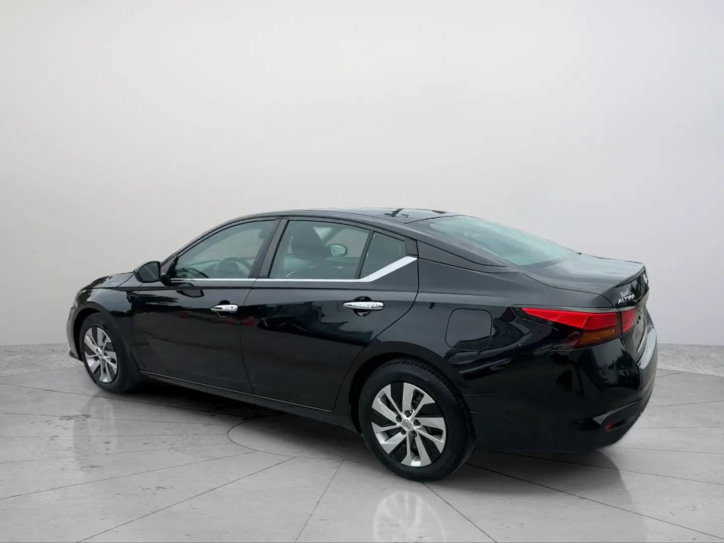 Used 2019 Nissan Altima 2.5 S FWD image 6