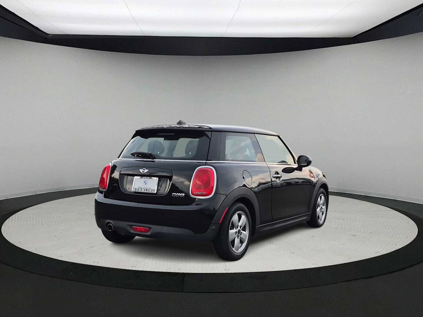 Used 2018 MINI Cooper 2-Door Hardtop FWD image 8