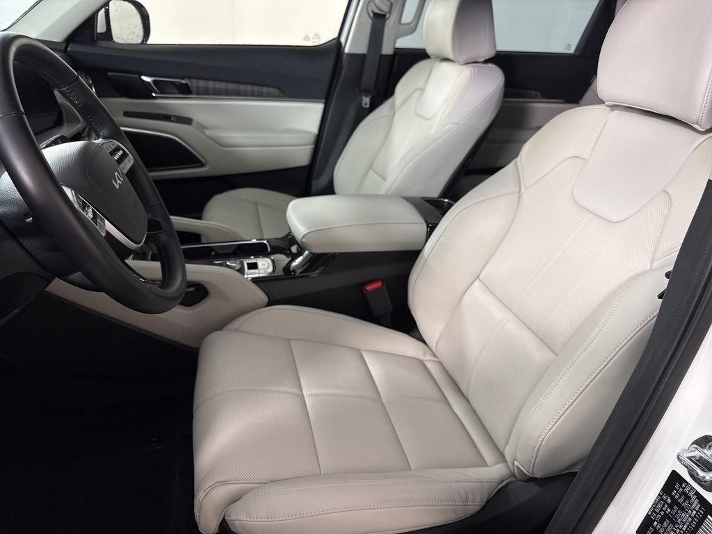 Used 2025 Kia Telluride SX w/ SX Captain's Chair Package FWD image 11