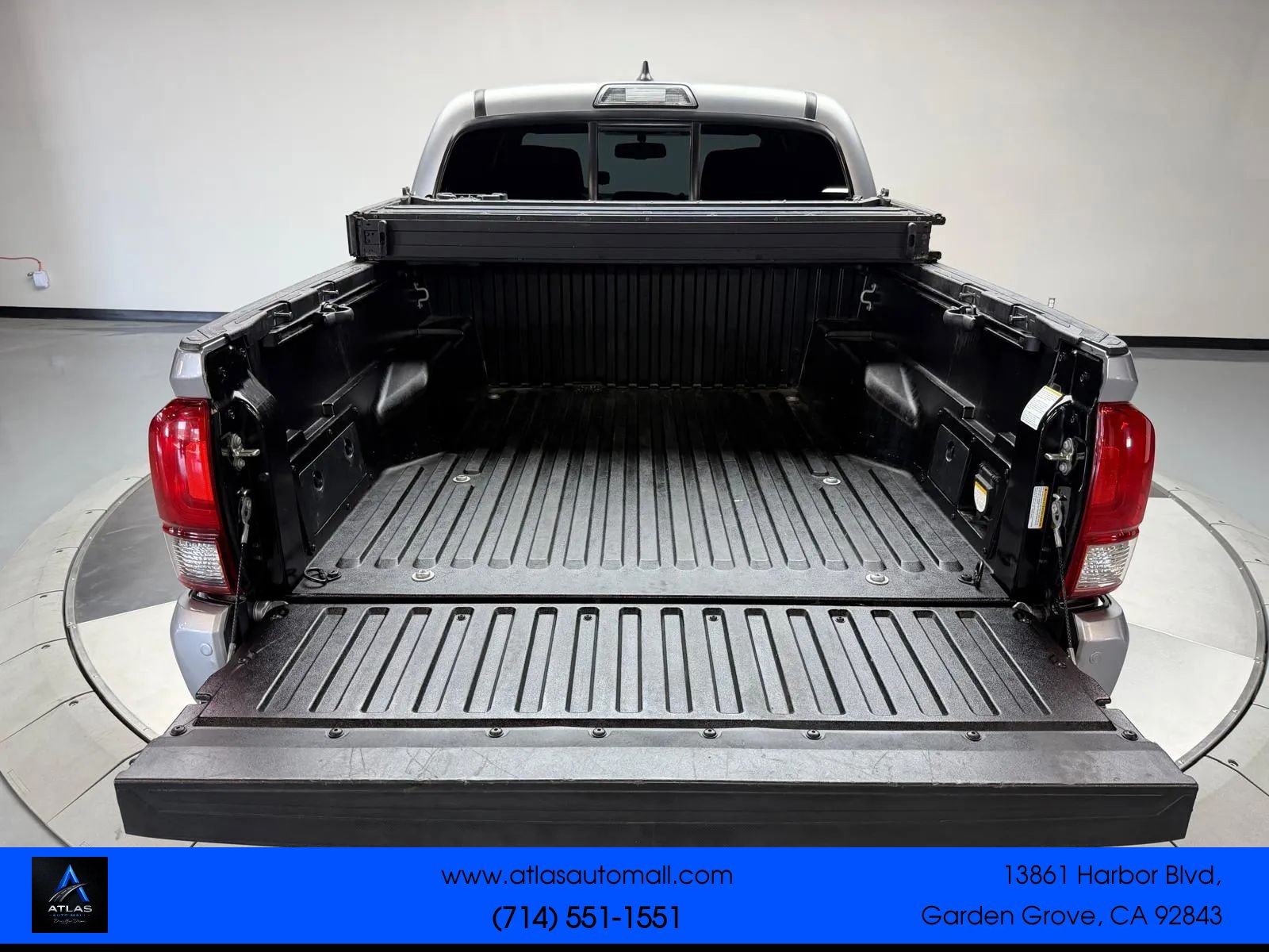 Used 2016 Toyota Tacoma TRD Off-Road w/ Premium & Technology Package RWD image 5