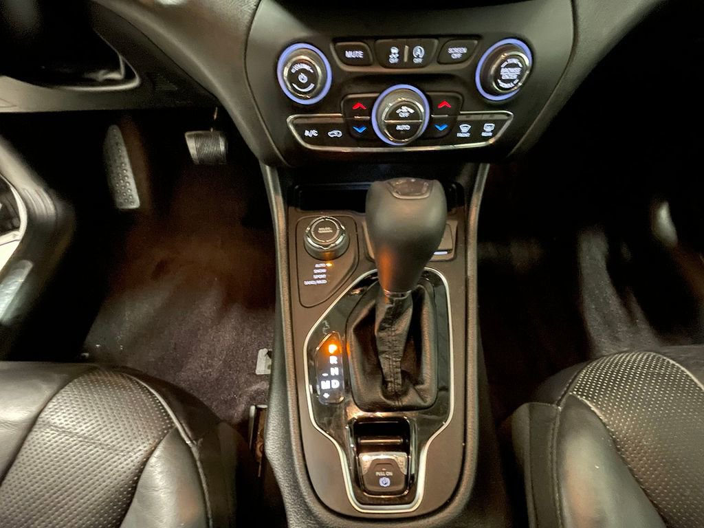 Used 2019 Jeep Cherokee Limited AWD/4WD image 38