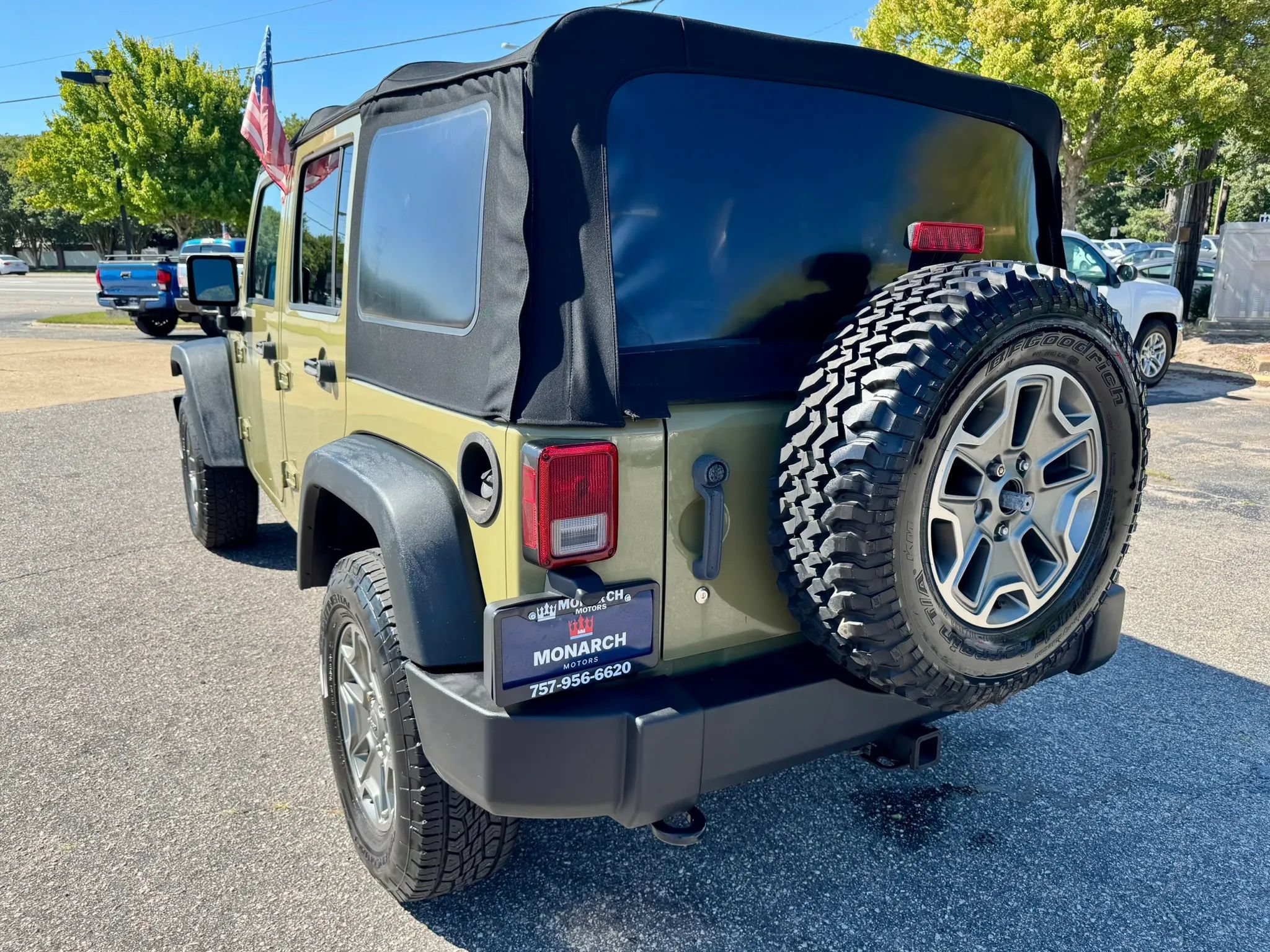 Used 2013 Jeep Wrangler Unlimited Rubicon w/ Dual Top Group AWD/4WD image 3