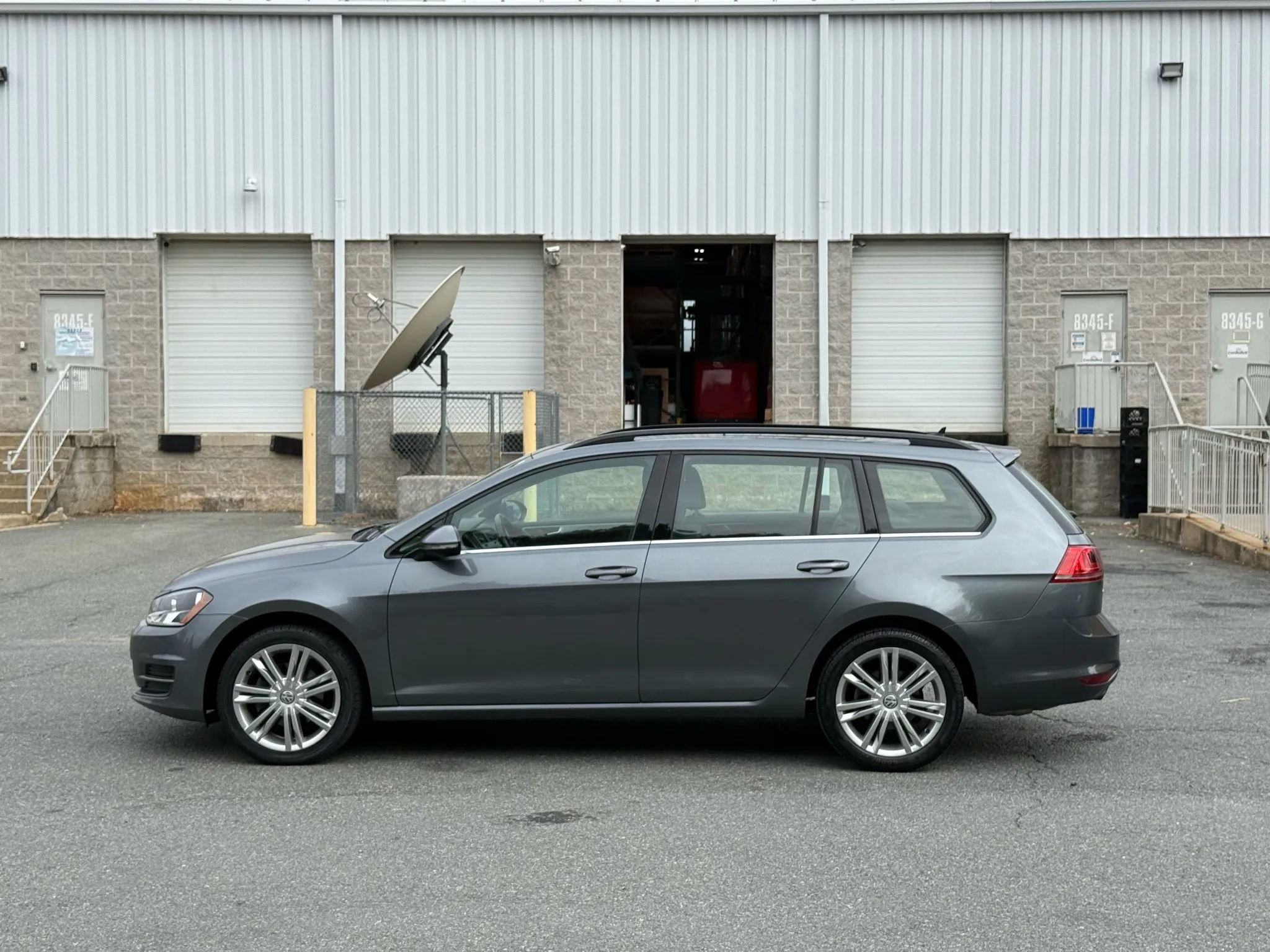 Used 2016 Volkswagen Golf Limited Edition image 11