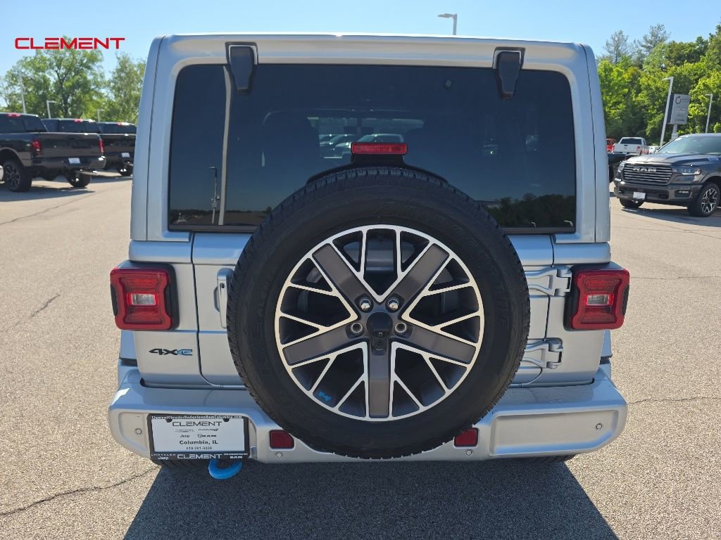 Used 2022 Jeep Wrangler Unlimited Sahara AWD/4WD image 21