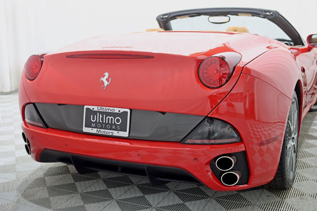 Used 2012 Ferrari California RWD image 14