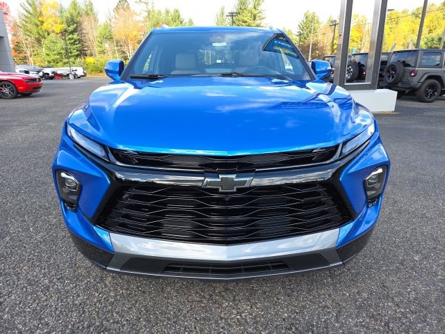 New 2025 Chevrolet Blazer Premier w/ LPO, Black Sport Package video 2