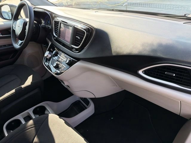 Used 2023 Chrysler Voyager LX FWD image 11