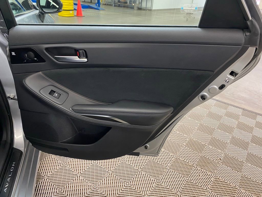 Used 2019 Toyota Avalon Touring image 11