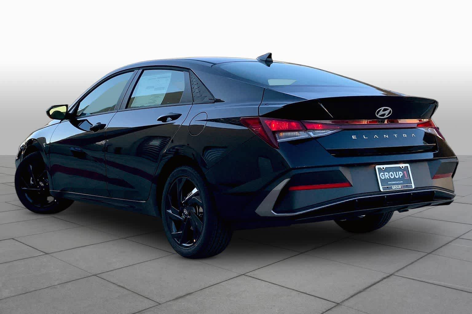 New 2026 Hyundai Elantra SEL Sport FWD image 12