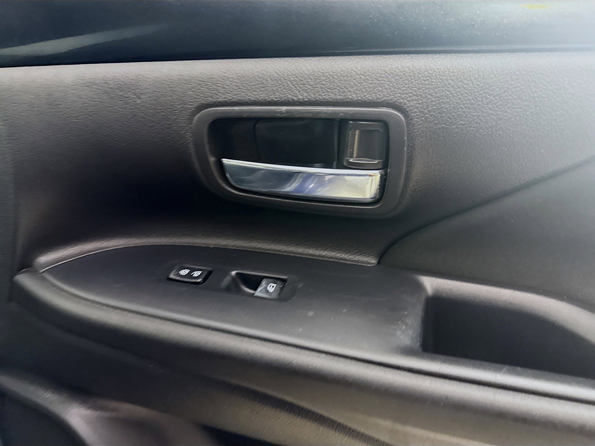 Used 2020 Mitsubishi Outlander ES FWD image 30