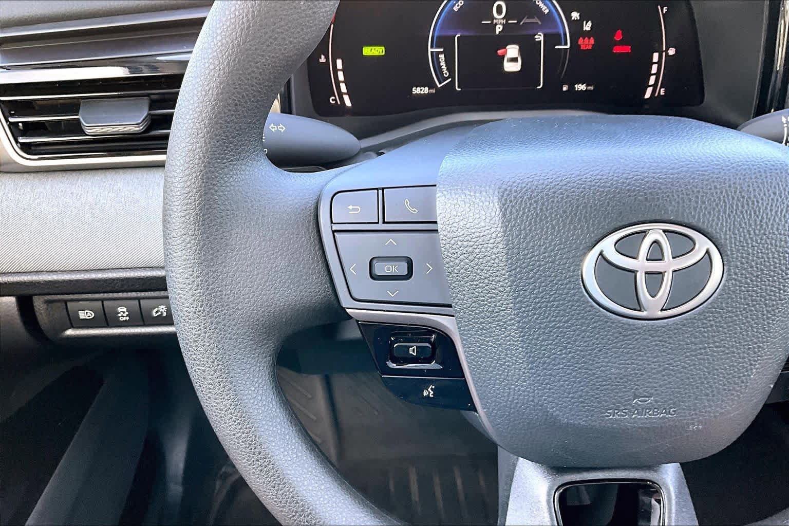 Used 2025 Toyota Camry LE w/ Convenience Package image 23