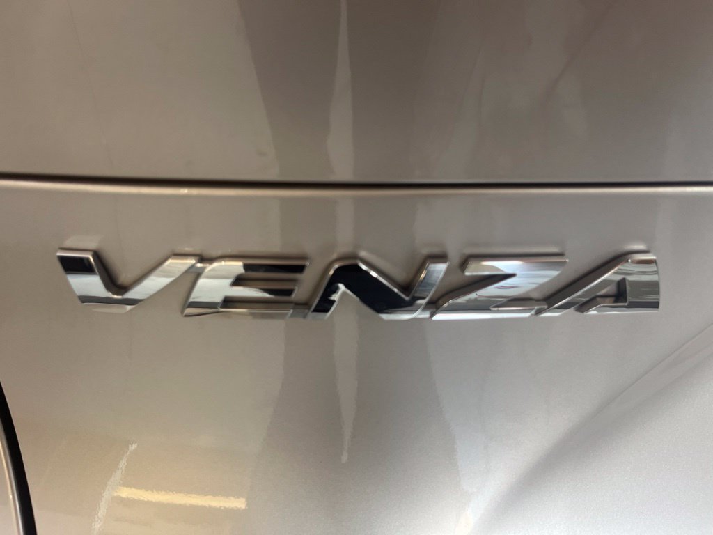 Used 2024 Toyota Venza LE AWD/4WD image 44