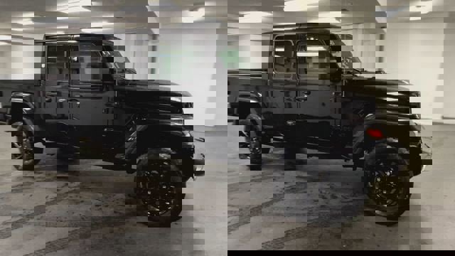 Used 2023 Jeep Gladiator Sport image 2