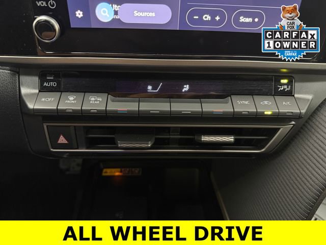 Used 2025 Toyota Camry SE w/ Convenience Package image 18