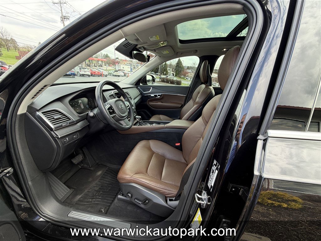 Used 2020 Volvo XC90 T6 Momentum w/ Protection Package AWD/4WD image 3
