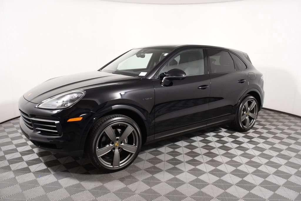 Used 2022 Porsche Cayenne Platinum Edition AWD/4WD image 2