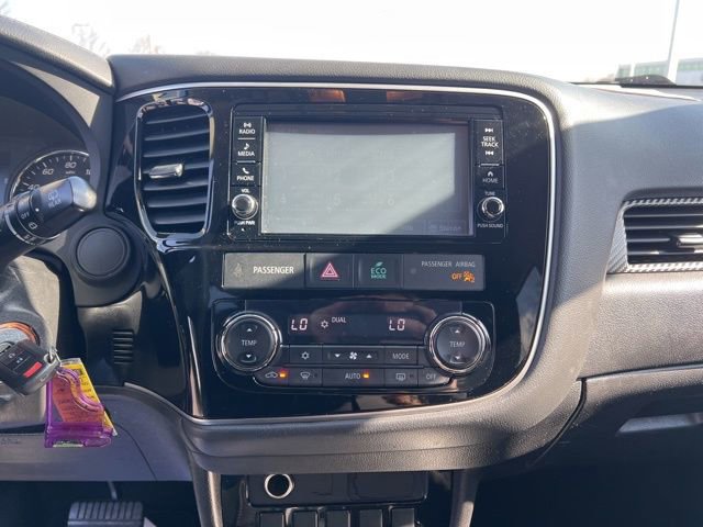 Used 2018 Mitsubishi Outlander AWD image 16