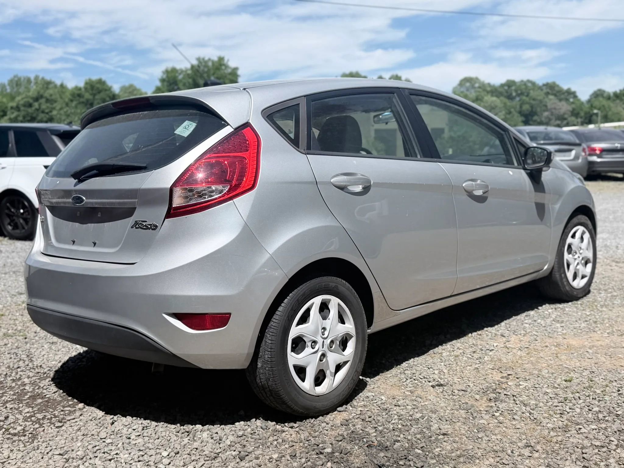 Used 2013 Ford Fiesta SE w/ Super Fuel Economy Pkg FWD image 3