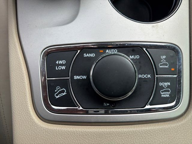 Used 2014 Jeep Grand Cherokee Overland w/ Advanced Technology Group AWD/4WD image 25