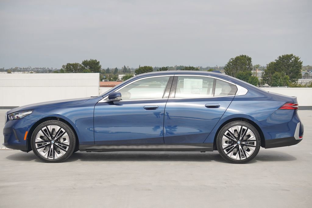 Used 2025 BMW 530i w/ Premium Package image 4