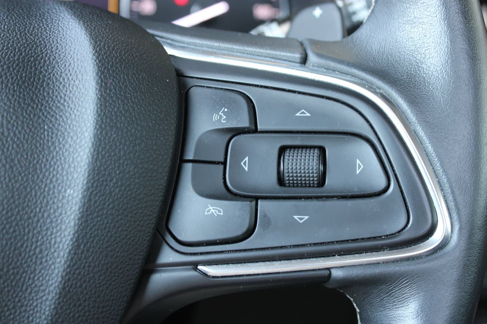 Used 2023 Buick Envision Avenir FWD image 30