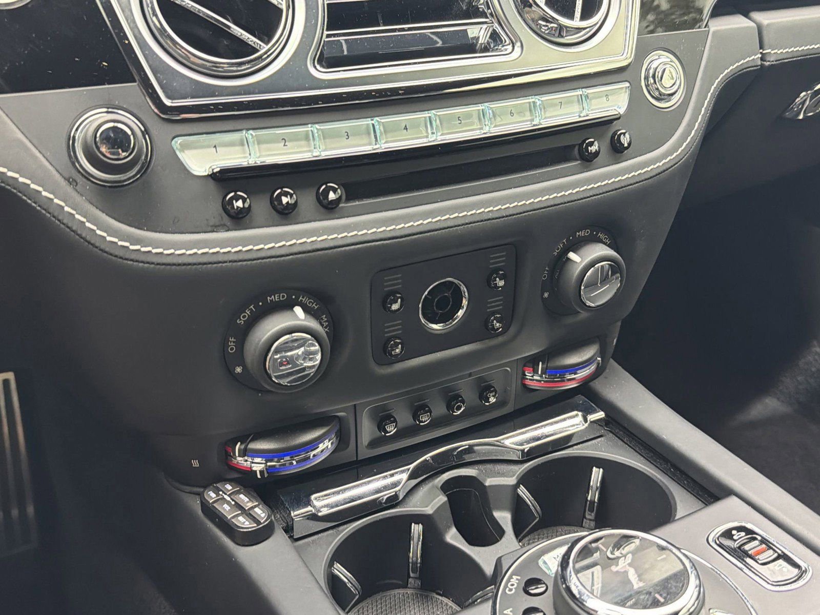 Used 2020 Rolls-Royce Wraith image 32