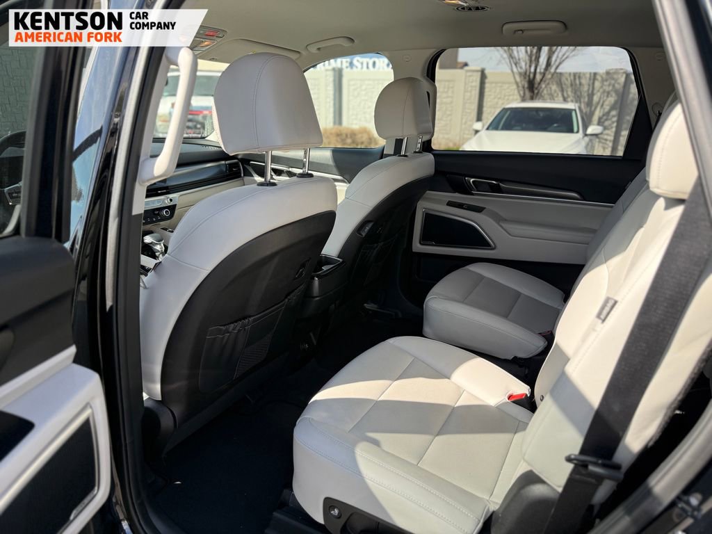 Used 2023 Kia Telluride S image 4