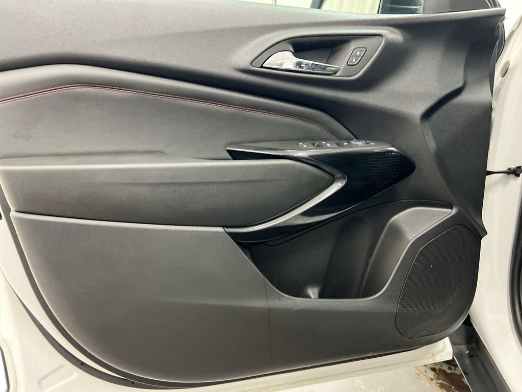Used 2024 Chevrolet Trax RS FWD image 15