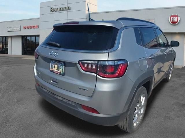 Used 2023 Jeep Compass Latitude AWD/4WD image 3