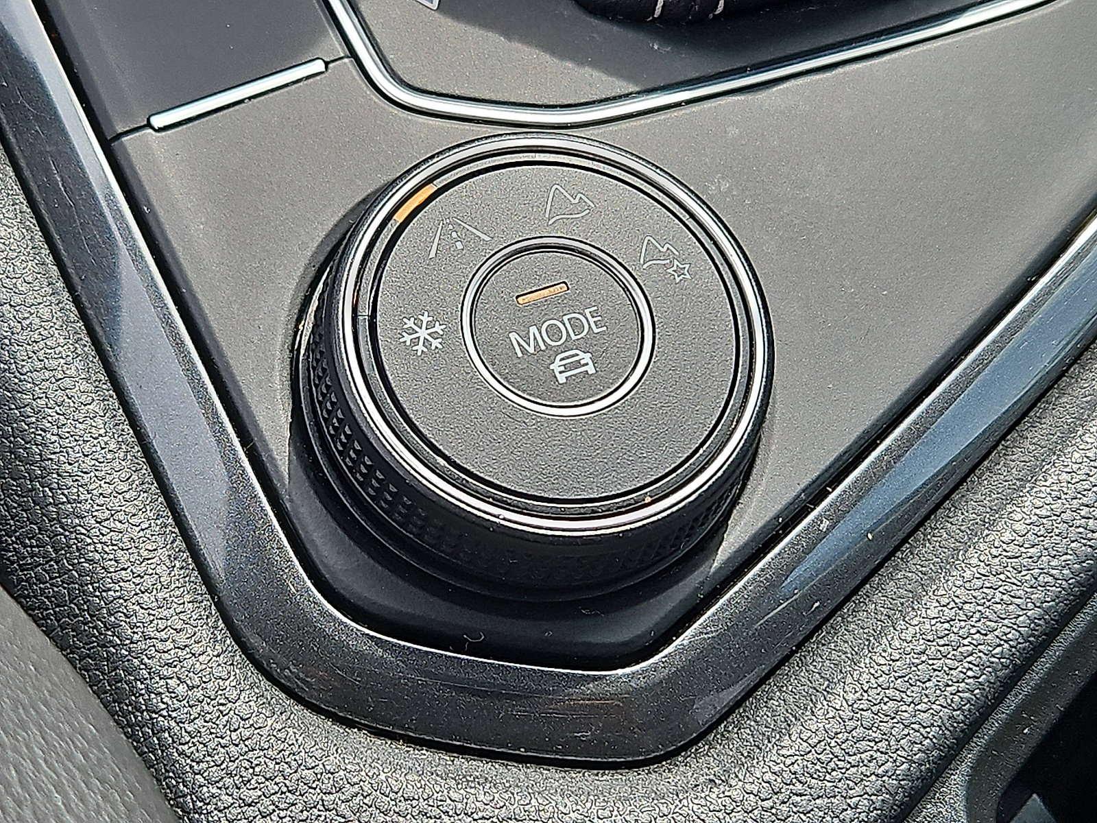 Used 2021 Volkswagen Tiguan SEL w/ 3rd Row Seat Package image 17