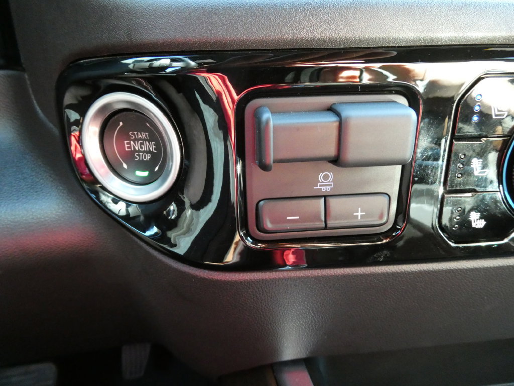 Certified 2024 Chevrolet Silverado 1500 High Country w/ Technology Package AWD/4WD image 34