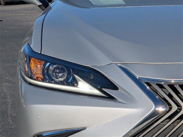Certified 2021 Lexus ES 300h w/ Premium Package image 11