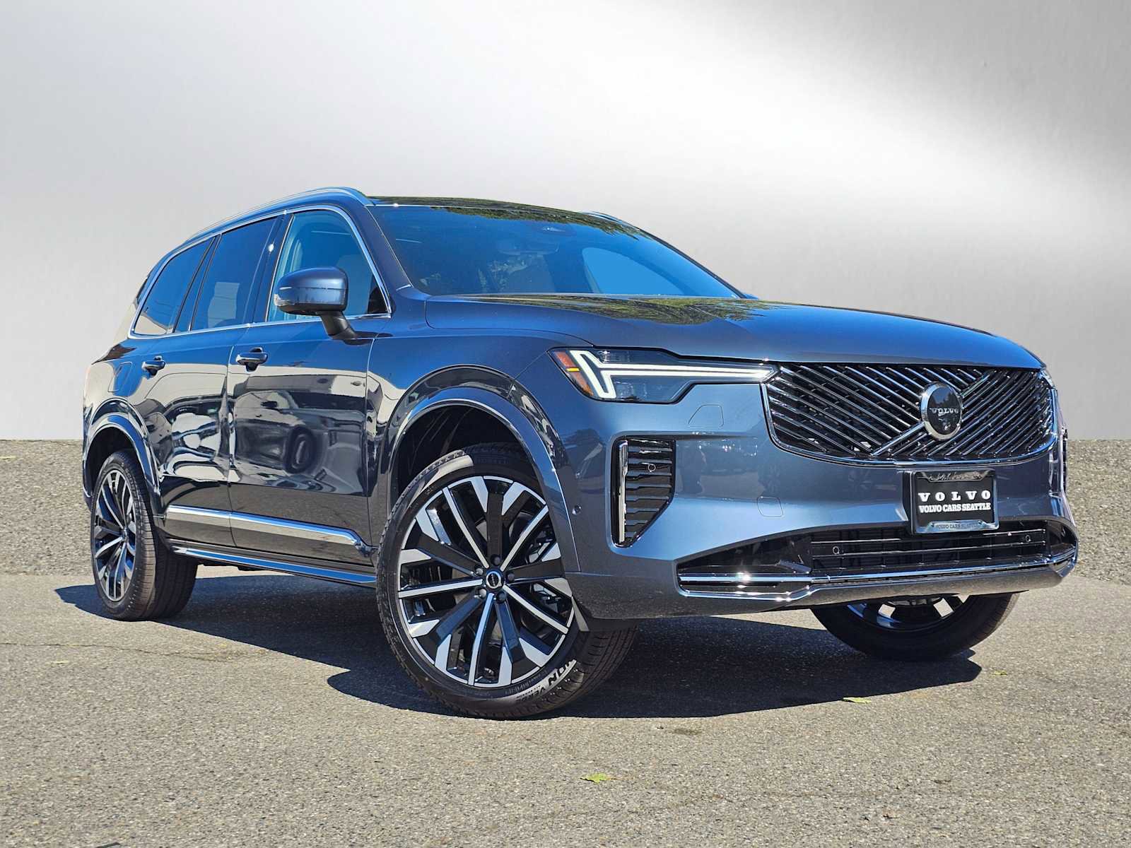 New 2026 Volvo XC90 B6 Plus image 1