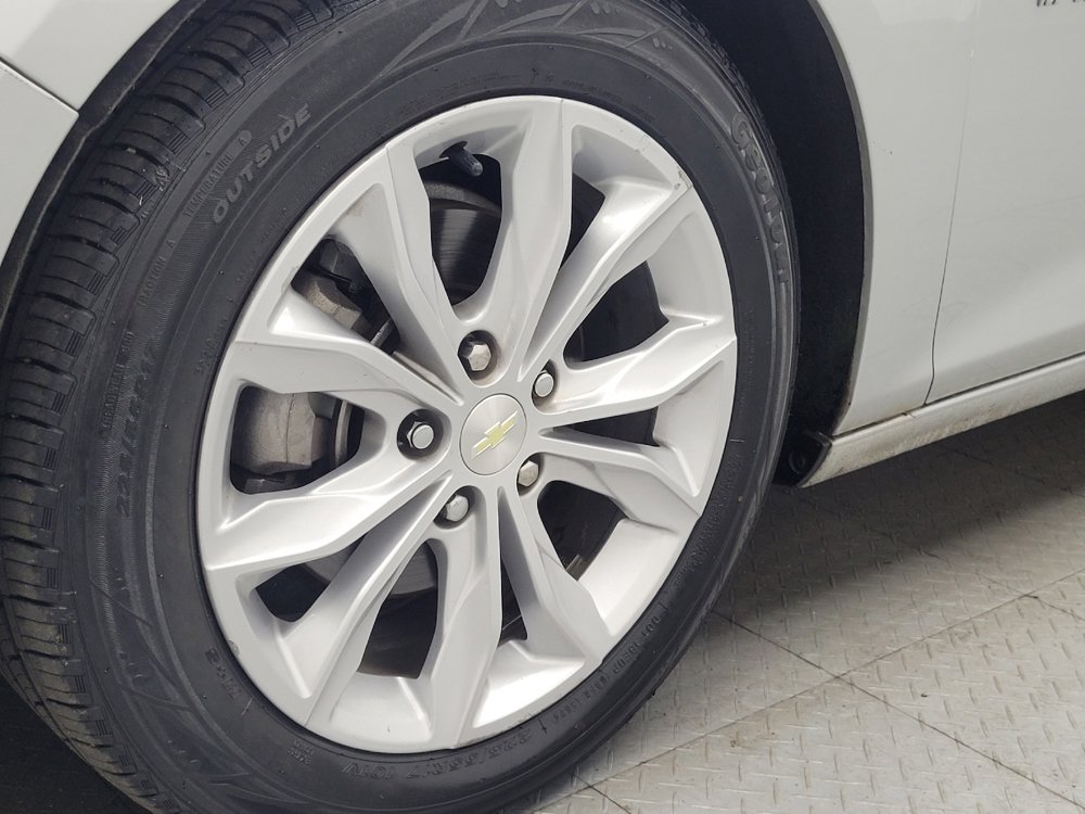 Used 2020 Chevrolet Malibu LT FWD image 31