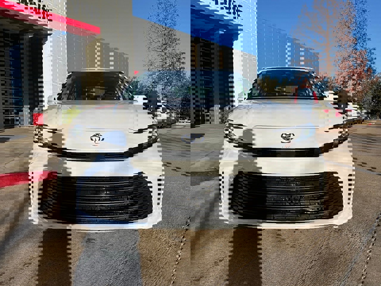 Used 2025 Toyota Camry LE image 4