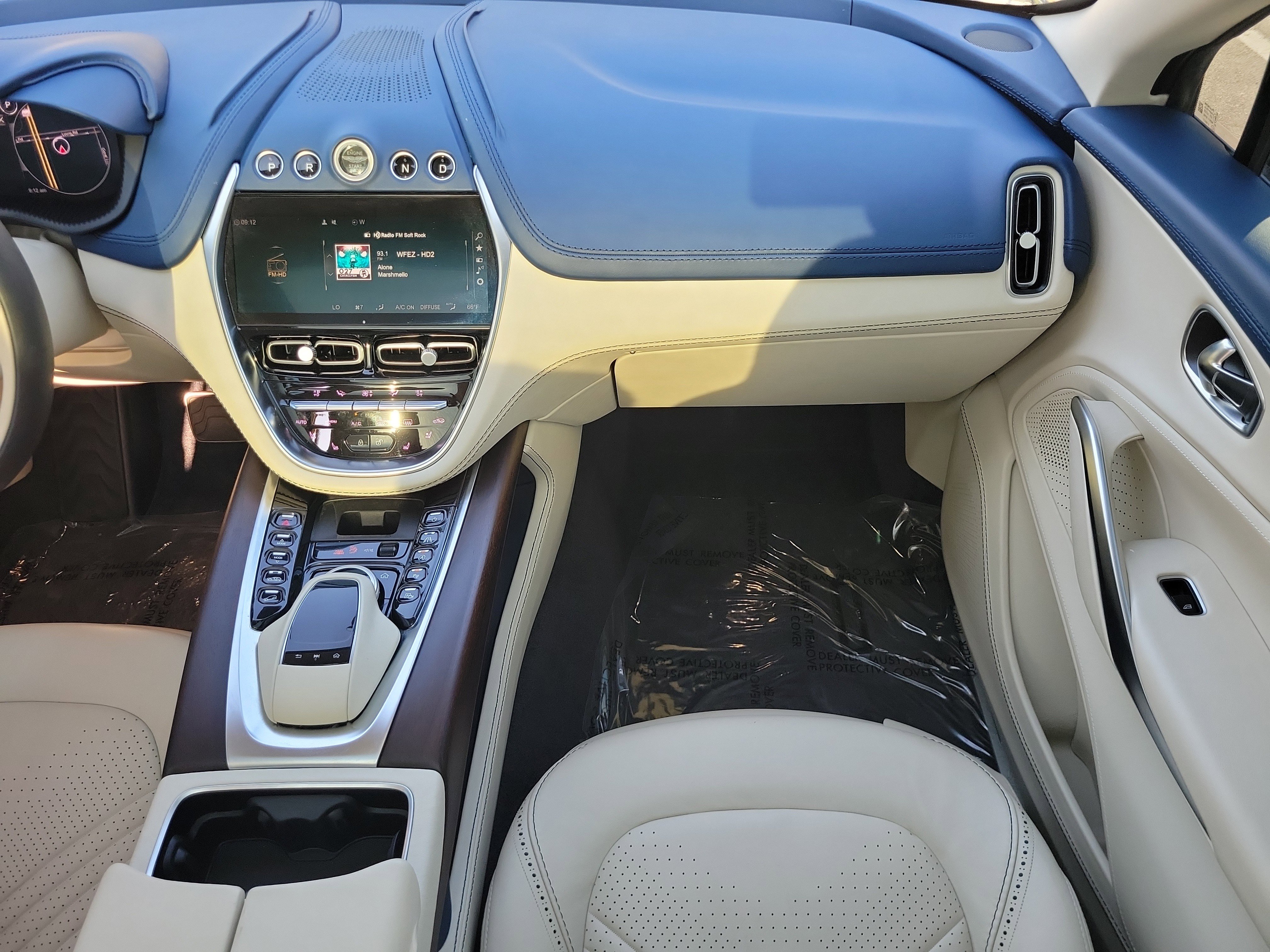 Used 2021 Aston Martin DBX image 16