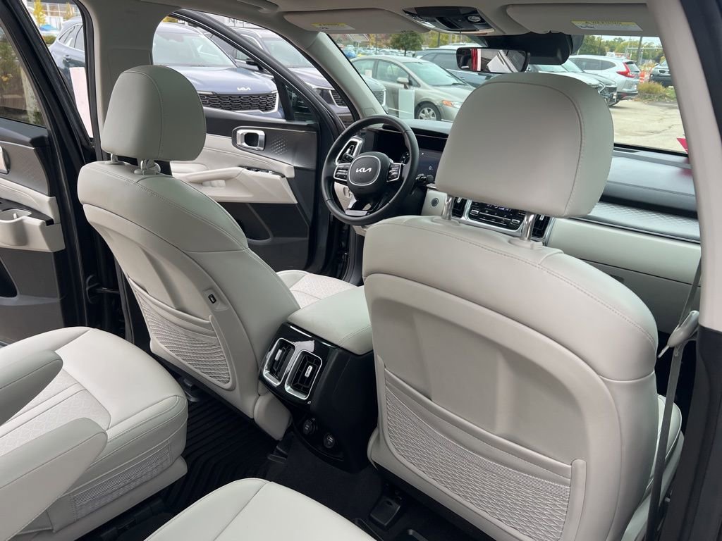Used 2023 Kia Sorento SX image 16