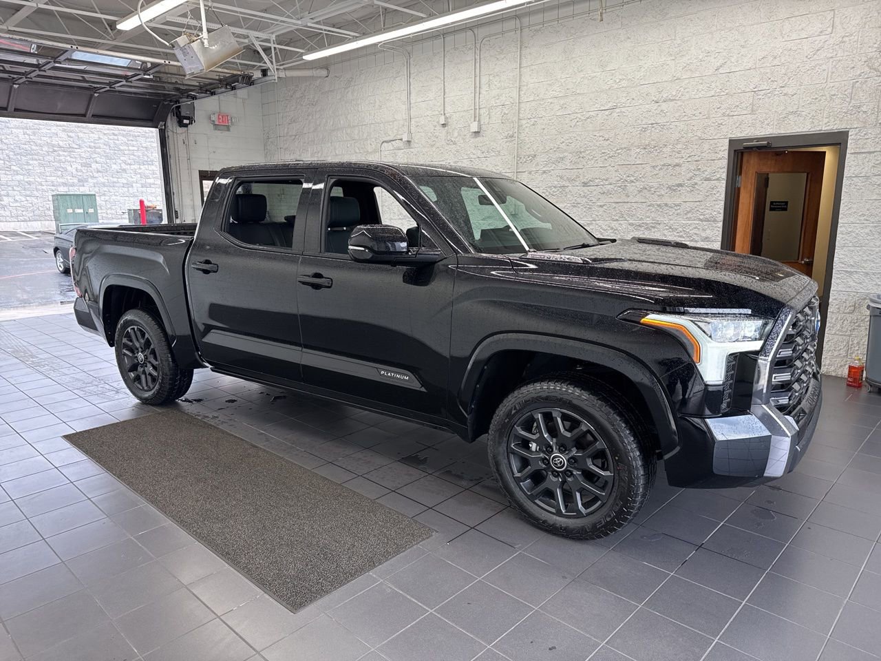 Used 2024 Toyota Tundra Platinum AWD/4WD image 1