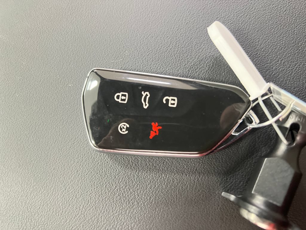 Used 2024 Volkswagen Atlas Cross Sport SEL AWD/4WD image 32