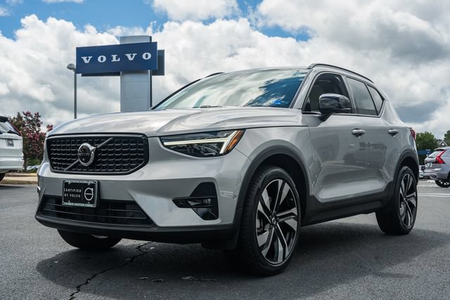 Certified 2023 Volvo XC40 B5 Ultimate w/ Protection Package Premier AWD/4WD image 3