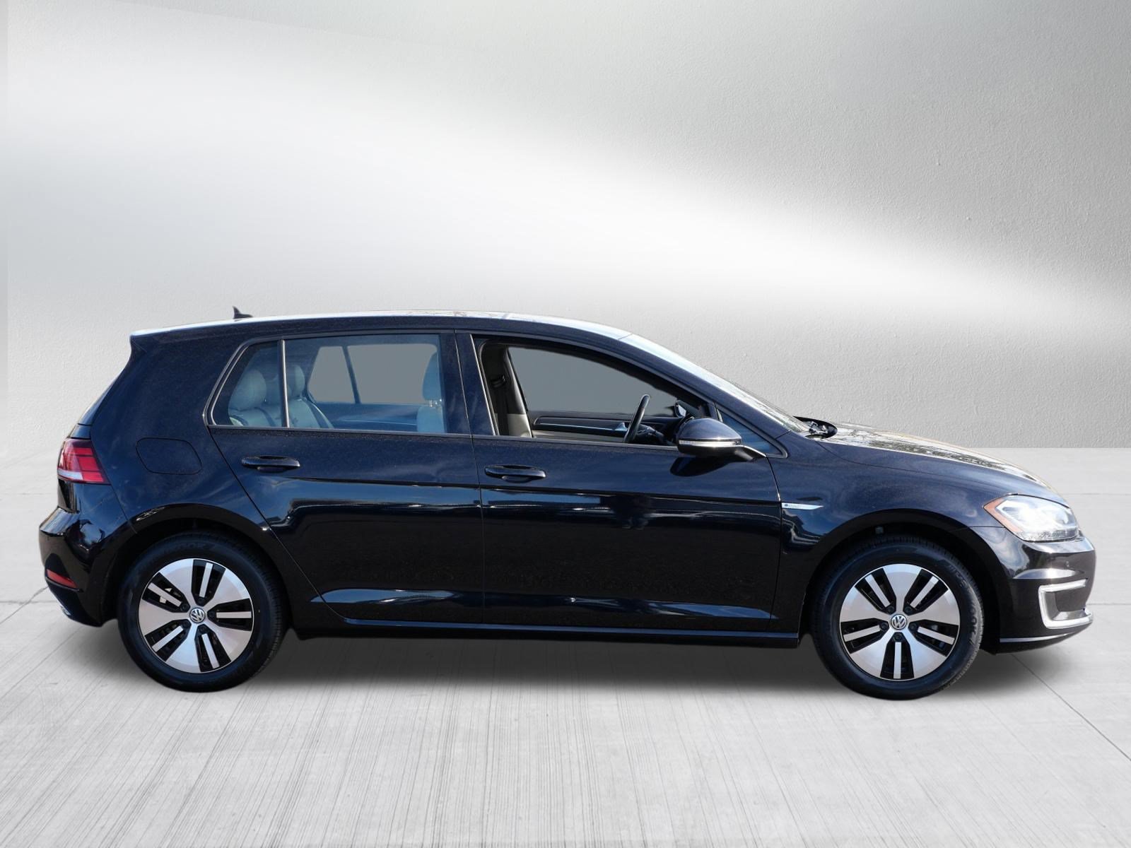 Used 2017 Volkswagen e-Golf SEL Premium FWD image 8