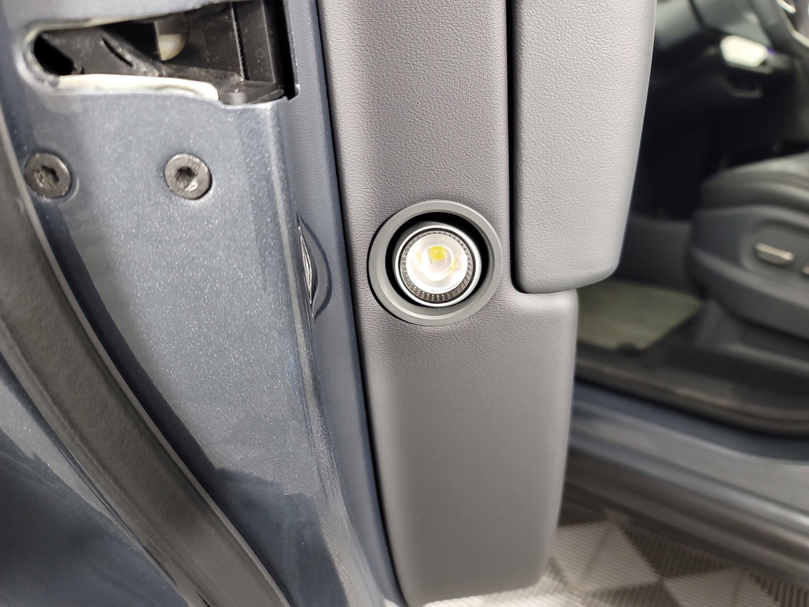 Used 2022 Rivian R1S Launch Edition image 32