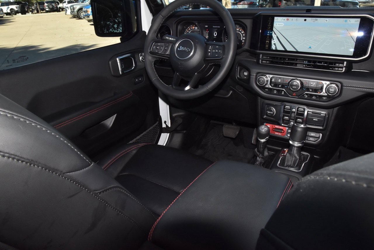 Used 2025 Jeep Gladiator Rubicon AWD/4WD image 15