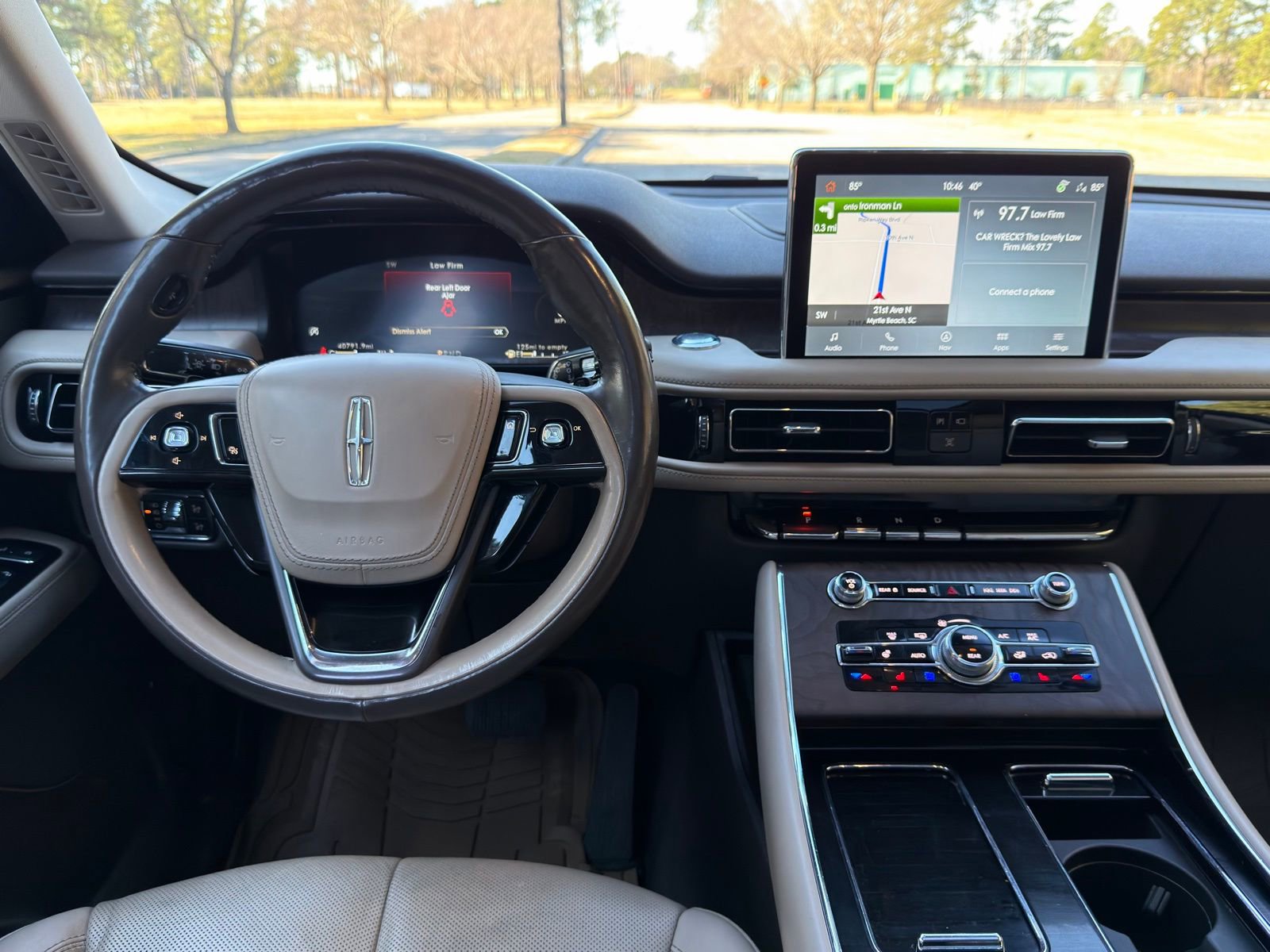 Used 2023 Lincoln Aviator Reserve w/ Equipment Group 201A image 3