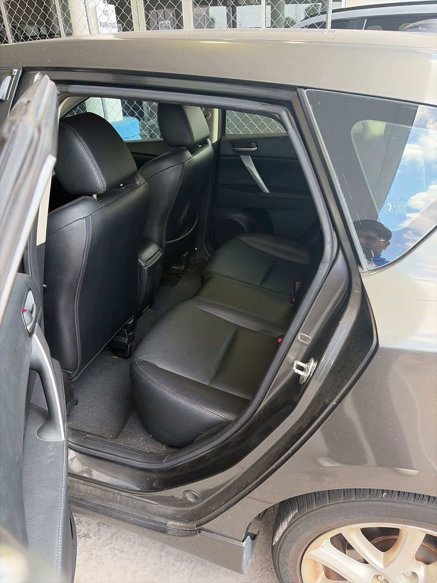 Used 2012 MAZDA MAZDA3 s Grand Touring w/ Tech Pkg FWD image 5