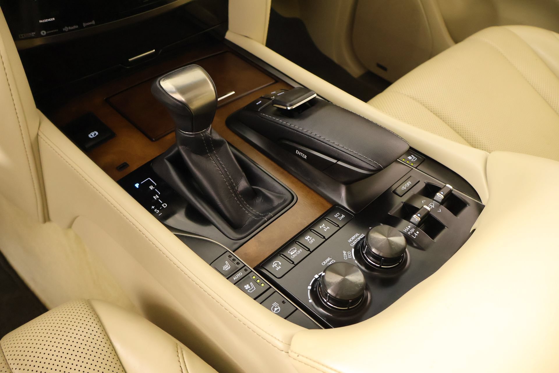 Used 2021 Lexus LX 570 4WD w/ Luxury Package image 10