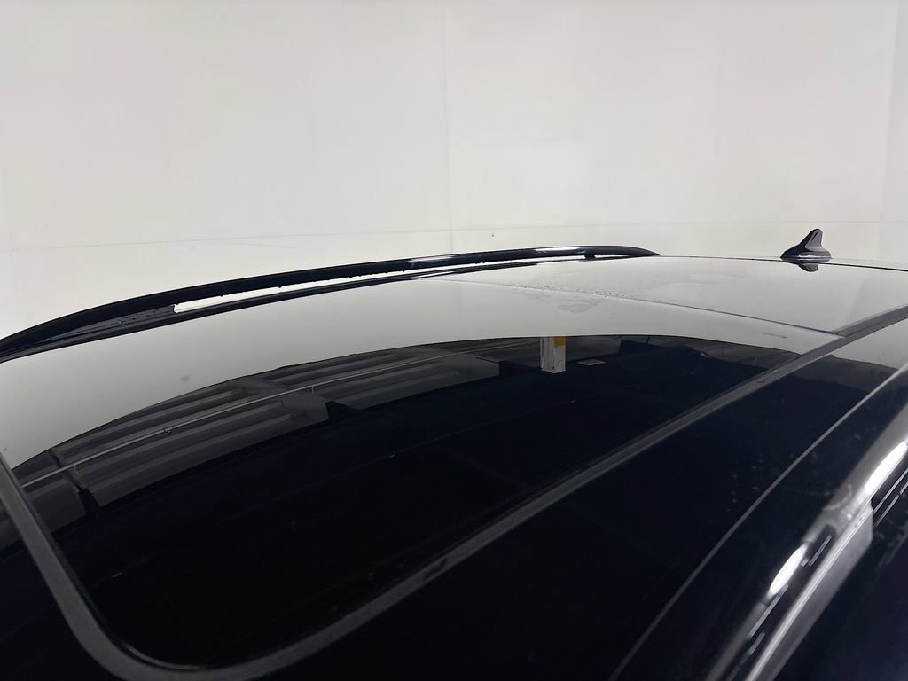 New 2025 Volkswagen Tiguan SE R-Line image 18