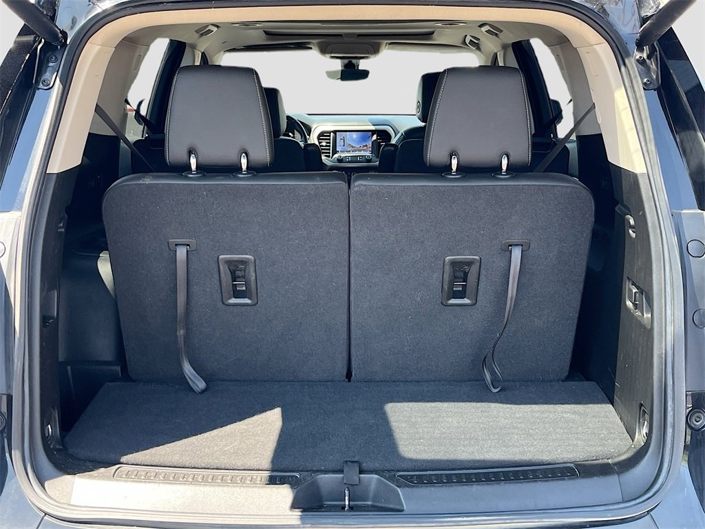 Used 2022 GMC Acadia Denali w/ Black Diamond Edition image 28